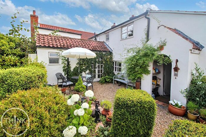 2 Bedroom Cottage For Sale In Broad Lane, Little Plumstead, Norwich, NR13