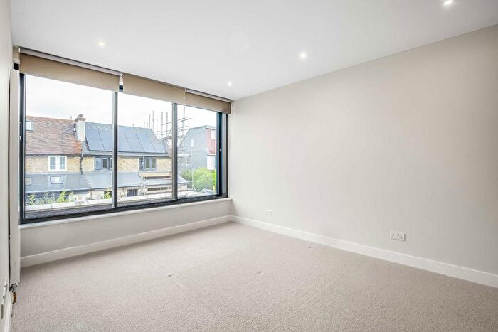 4 Bedroom Property To Rent In The Bungalows, Streatham, SW16