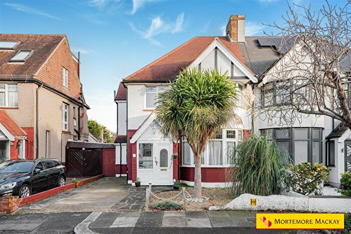 4 Bedroom Semi Detached House For Sale In Kent Road, London, N21