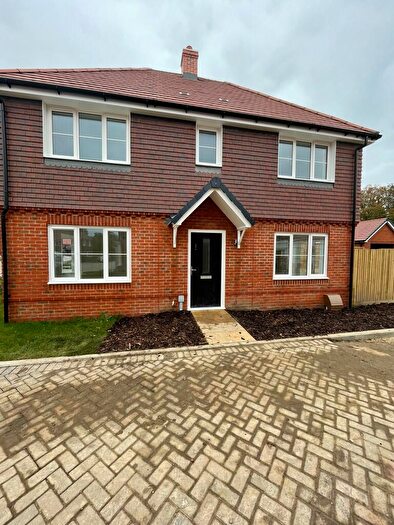3 Bedroom Detached House To Rent In Beech Way, RH14