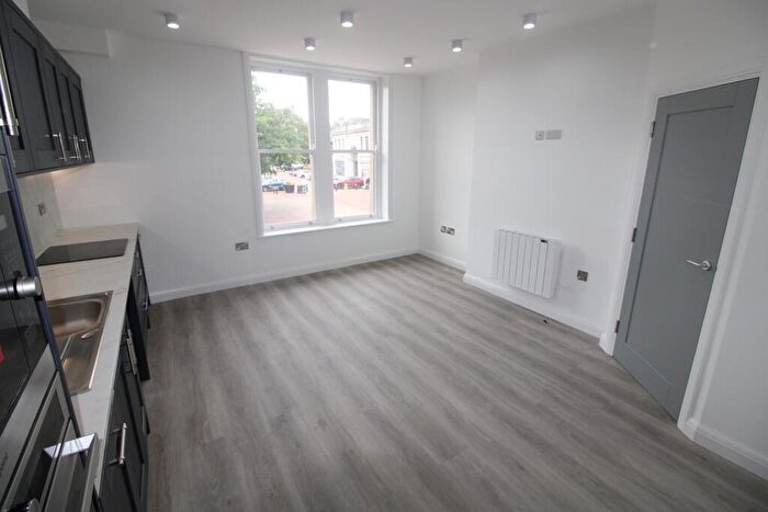 1 Bedroom Flat To Rent In Market Place, Staffordshire, Burton Upon Trent, DE14