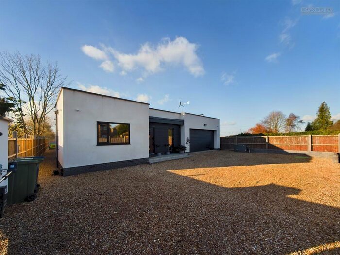 4 Bedroom Detached Bungalow For Sale In Milk And Water Drove, Pondersbridge, PE26