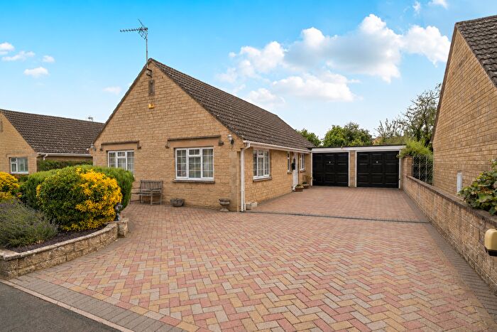 3 Bedroom Detached Bungalow For Sale In Briary Road, Lechlade, GL7