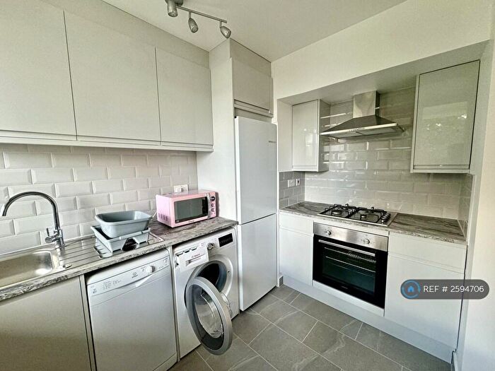 2 Bedroom Flat To Rent In Grayson House, London, EC1V
