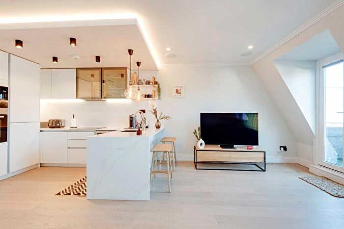 2 Bedroom Flat To Rent In Chapel Market, Islington, N1