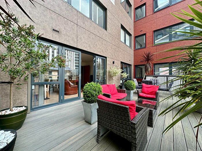 1 Bedroom Retirement Property For Sale In High Street North, Poole, Dorset, BH15