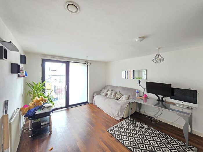 1 Bedroom Flat To Rent In St.Michaels Road, London, NW2