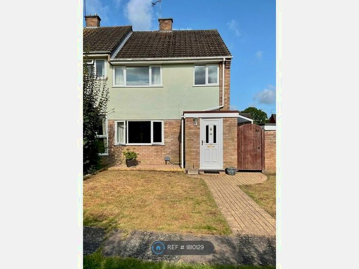 3 Bedroom Semi-Detached House To Rent In Bartons Drive, Yateley, GU46