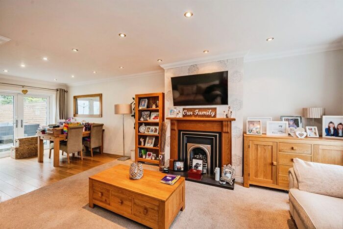 4 Bedroom Semi-detached House For Sale In Llwyn-Yr-Eos, Morriston, Swansea, SA6