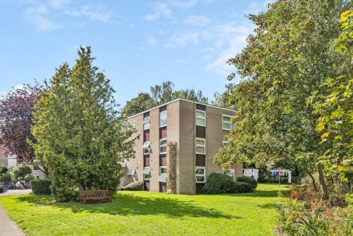 3 Bedroom Flat To Rent In Hepple Close, Isleworth, TW7