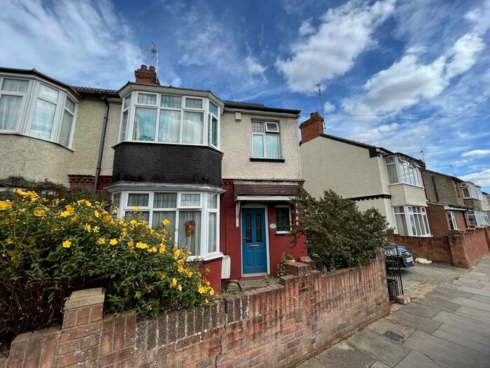3 Bedroom Semi-Detached House To Rent In Richmond Hill, Round Green, LU2