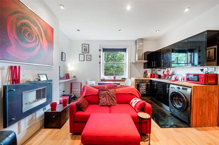 1 Bedroom Apartment For Sale In Camden Road, London, N7