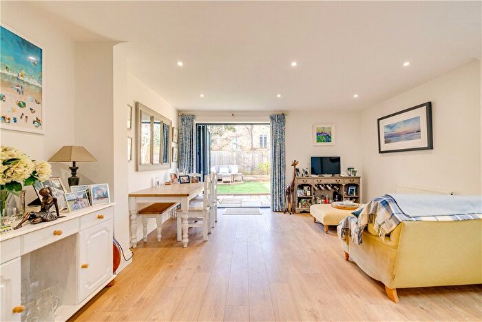 2 Bedroom Flat For Sale In Birdhurst Road, London, SW18