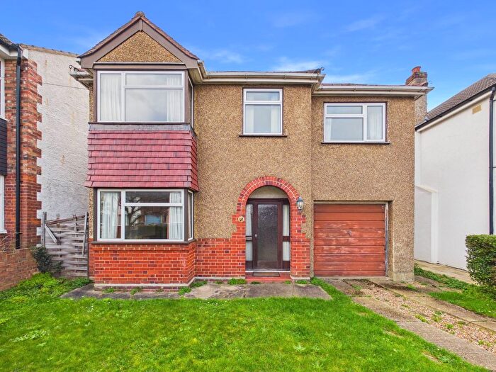 4 Bedroom Detached House For Sale In Dorset Road, Ashford, Surrey, TW15