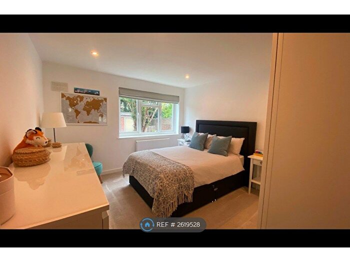 2 Bedroom Flat To Rent In Adelaide Road, Surbiton, KT6
