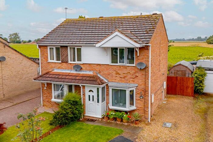 2 Bedroom Semi-Detached House For Sale In The Graylings, PE21
