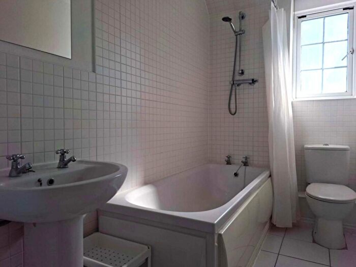 2 Bedroom Apartment To Rent In Woodley Green, Witney, Oxfordshire, OX28