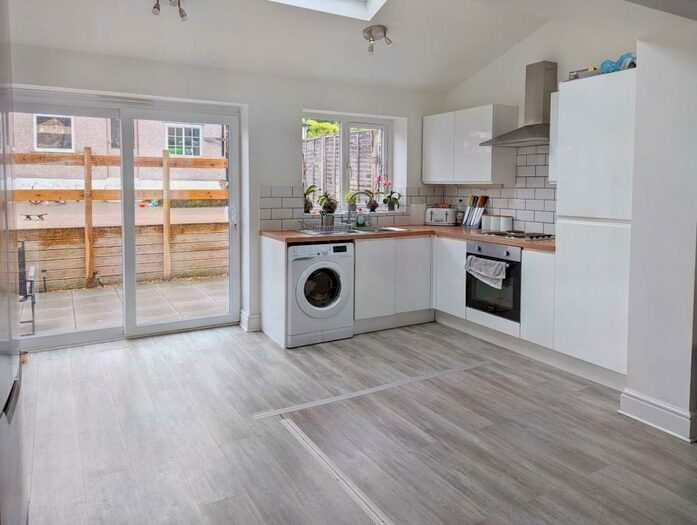 4 Bedroom House To Rent In St. Peters Rise, Bristol, BS13