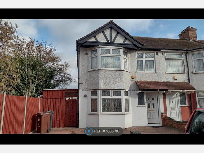 4 Bedroom Semi-Detached House To Rent In Wilton Road, Hounslow, TW4