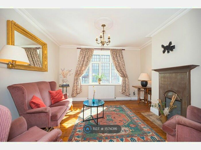 3 Bedroom Terraced House To Rent In Kew Road, London, TW9