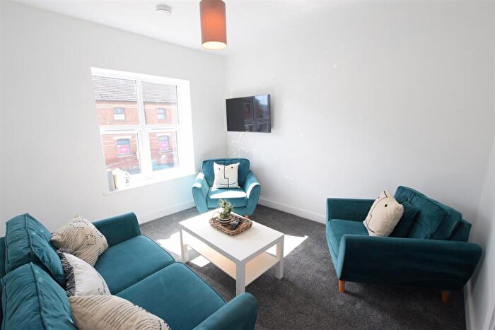 1 Bedroom Flat To Rent In Carholme Road - Student Apartment - /, LN1