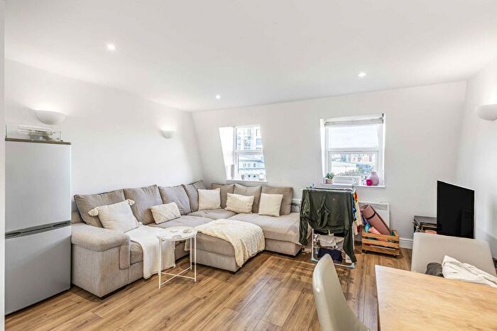 2 Bedroom Flat To Rent In Wandsworth Road, London, SW8