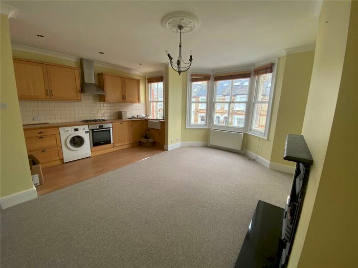 2 Bedroom Apartment To Rent In Salisbury Road, Barnet, Hertfordshire, EN5