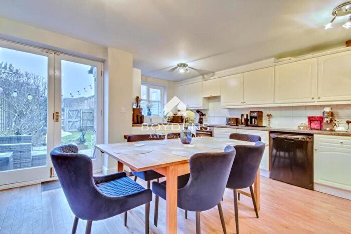 5 Bedroom Town House For Sale In Nottage Crescent Braintree, CM7