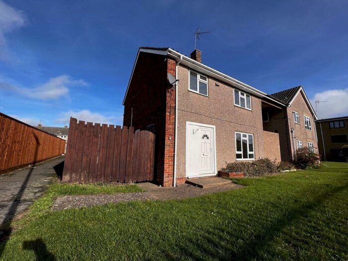 3 Bedroom Terraced House To Rent In Chesil Walk, NN18