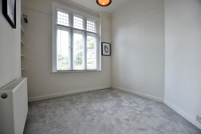 2 Bedroom Flat For Sale In Grove Park Road, Mottingham, SE9
