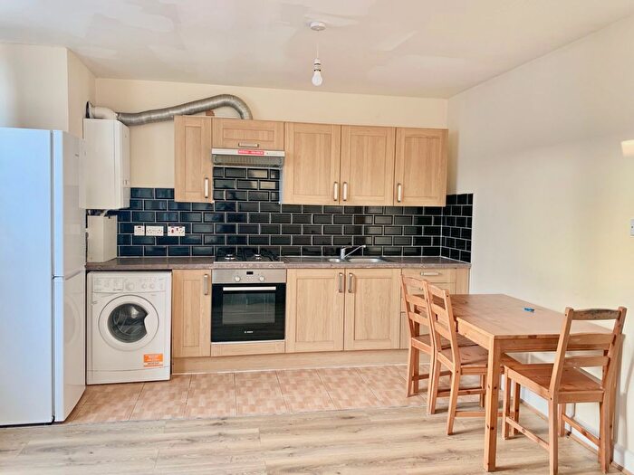 2 Bedroom Flat To Rent In Lucien Road, SW17