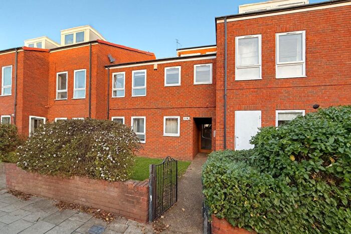 2 Bedroom Flat To Rent In South Lane, New Malden, KT3