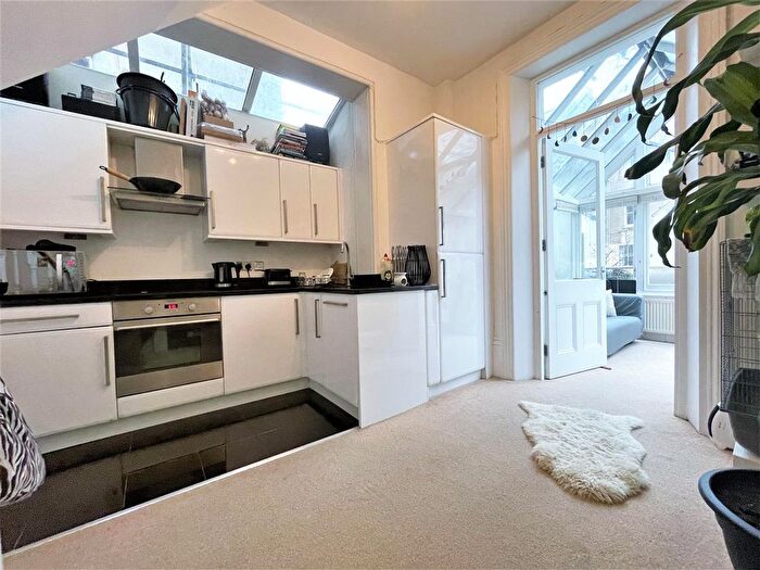 1 Bedroom Maisonette To Rent In Brunswick Place, Hove, BN3