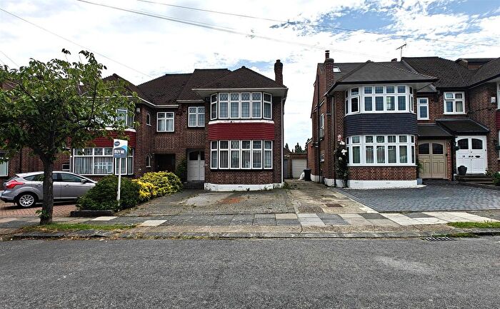 3 Bedroom Semi Detached House For Sale In Overton Road, Southgate, N14