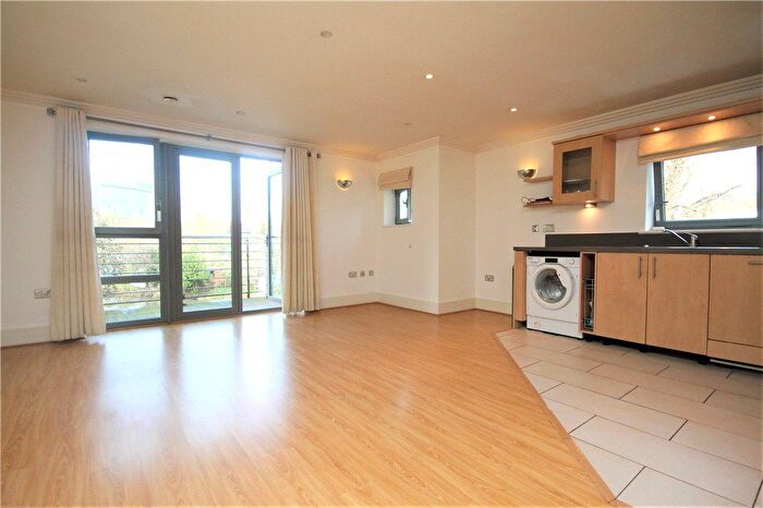 2 Bedroom Flat To Rent In Tallow Road, Brentford, TW8