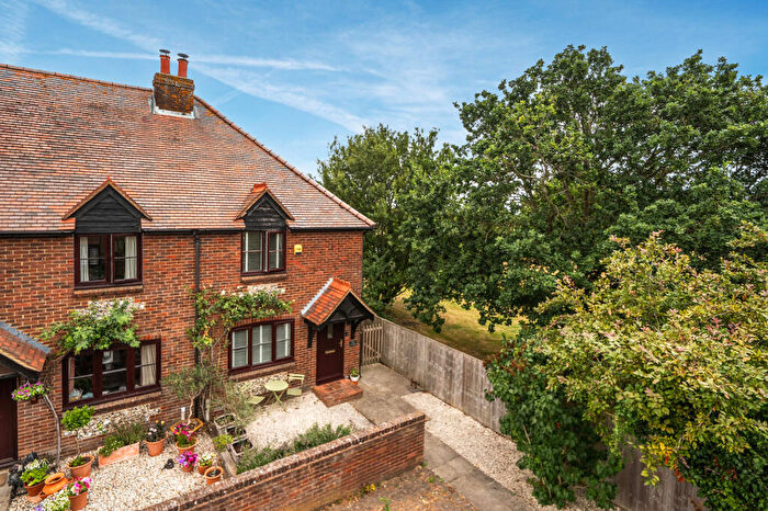 2 Bedroom House For Sale In Farm Place, Henton, OX39