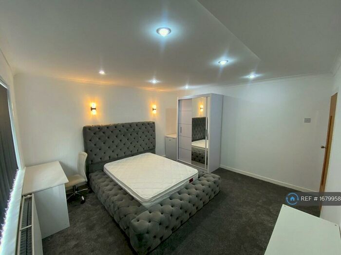 1 Bedroom Flat To Rent In Princess Road, Manchester, M20