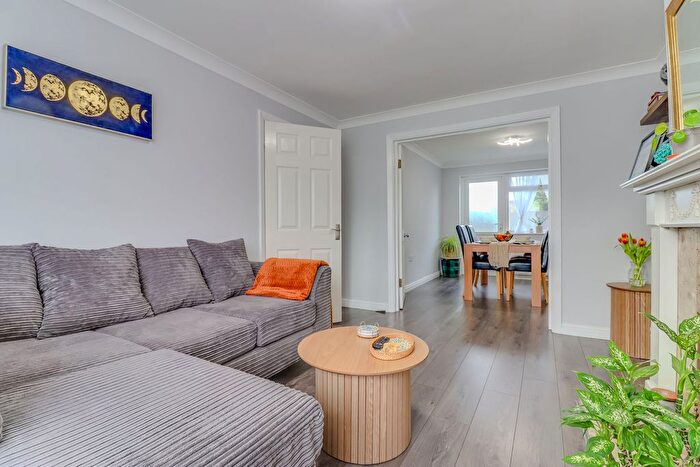 3 Bedroom Semi-Detached House For Sale In Brightwell Drive, Leicester Forest East, LE3