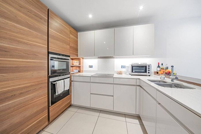 4 Bedroom End Of Terrace House To Rent In Emerald Square, Roehampton, London, SW15