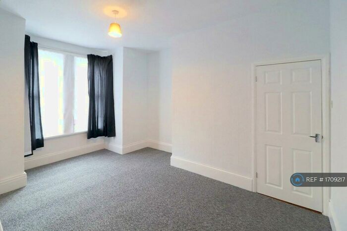 2 Bedroom Flat To Rent In Cranmer Road, London, E7