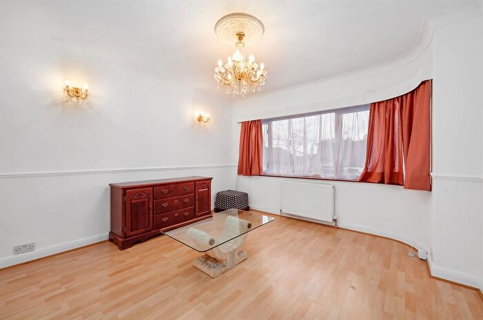 3 Bedroom Semi Detached House To Rent In Bittacy Rise, London, NW7