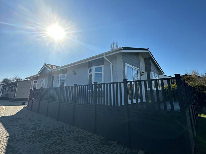 2 Bedroom Park Home For Sale In Cheltenham, Gloucestershire, GL50