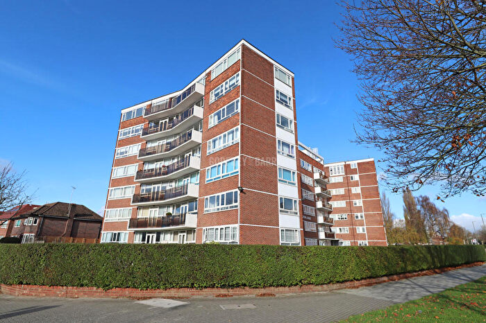 2 Bedroom Apartment For Sale In Regents Park Road, Finchley, N3