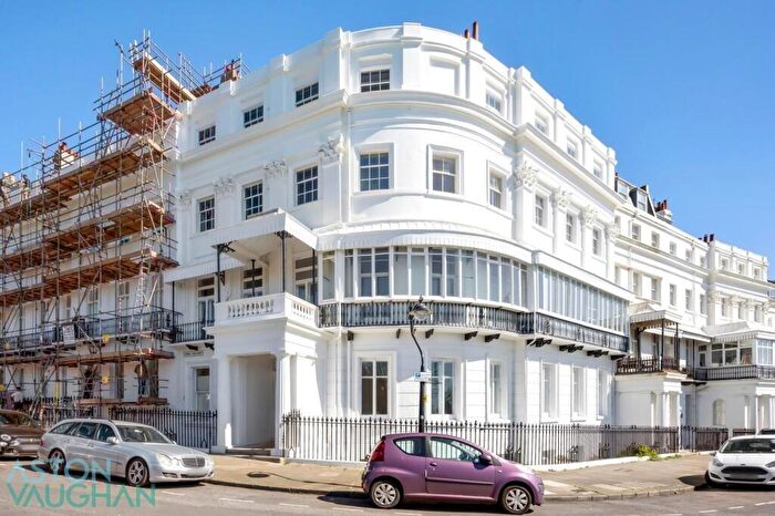 1 Bedroom Apartment For Sale In Lewes Crescent, BN2