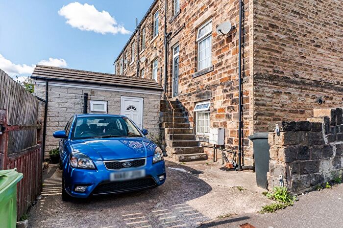 4 Bedroom End Of Terrace House For Sale In Boothroyd Lane, Dewsbury, WF13