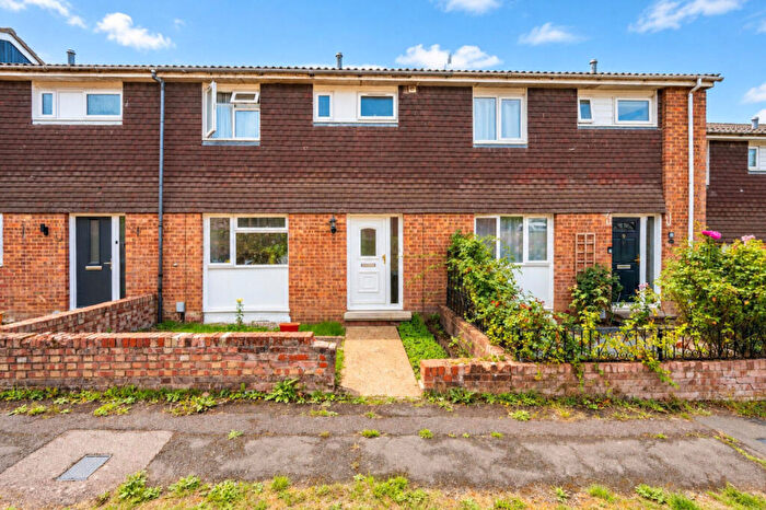 3 Bedroom House For Sale In Clover Road, Park Barn, Guildford, GU2