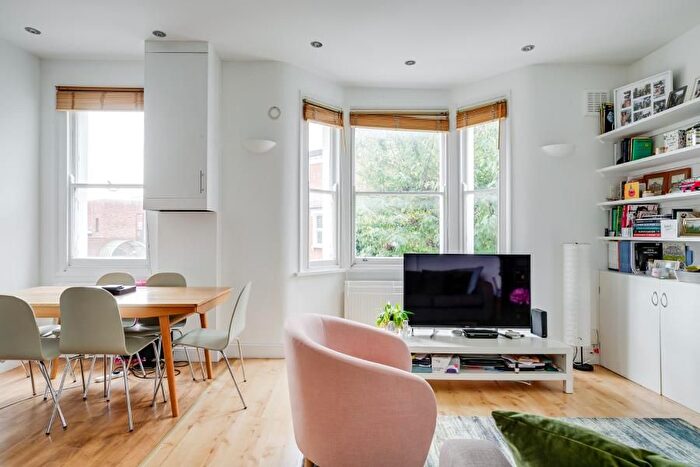 2 Bedroom Flat To Rent In Ingham Road, West Hampstead, NW6
