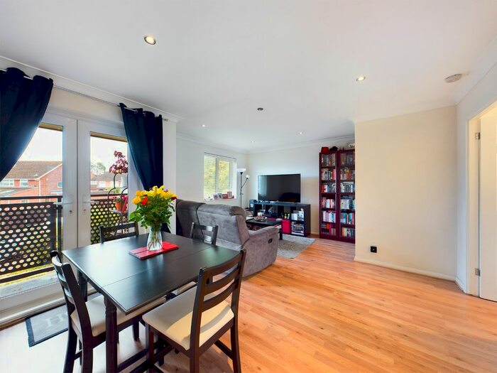 2 Bedroom Flat To Rent In Highland Drive, Hemel Hempstead, Hertfordshire HP3