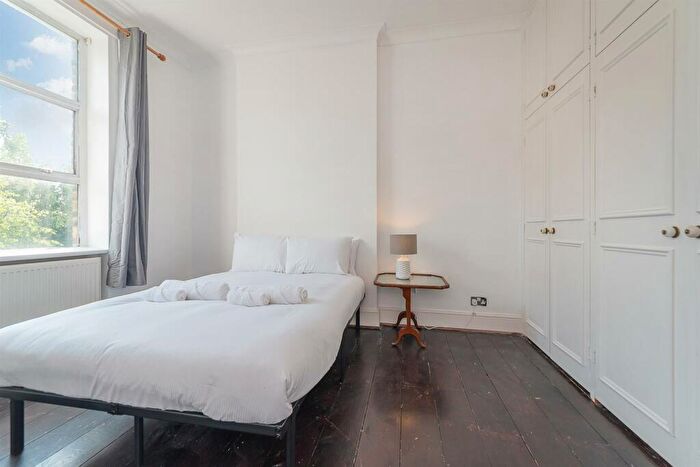 2 Bedroom Apartment For Sale In The Avenue, Queens Park, NW6