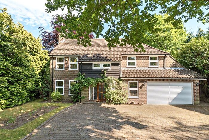 5 Bedroom Detached House For Sale In Manor Walk, Weybridge, KT13